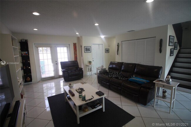 Building Photo - 9023 SW 113th Pl Cir W