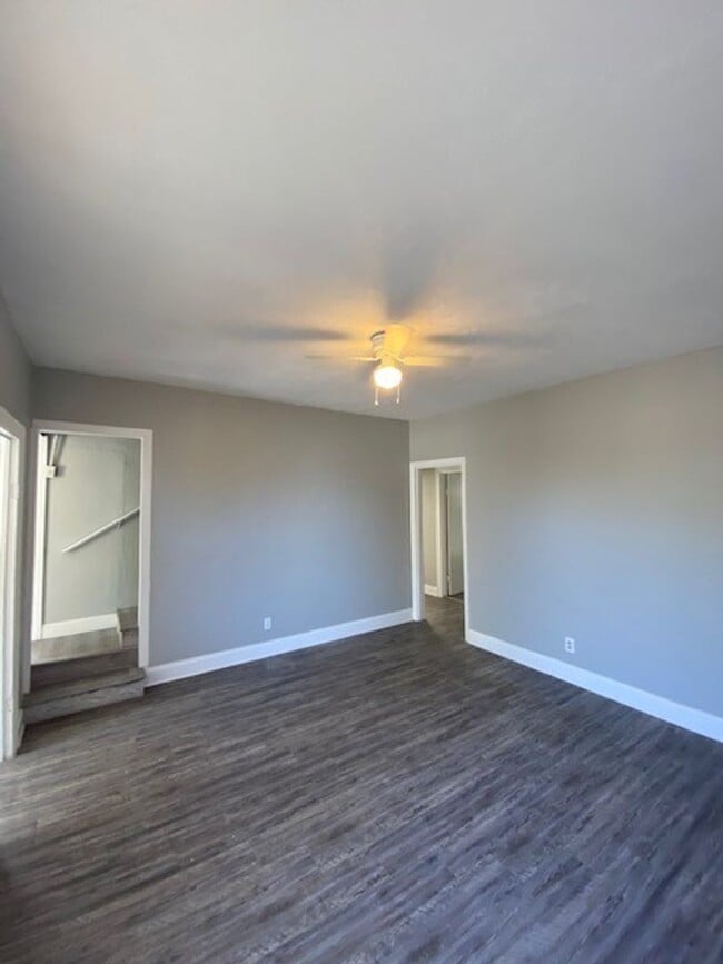 Building Photo - Spacious 3 Bedroom 1 Bathroom Home Located In St. Petersburg, Florida