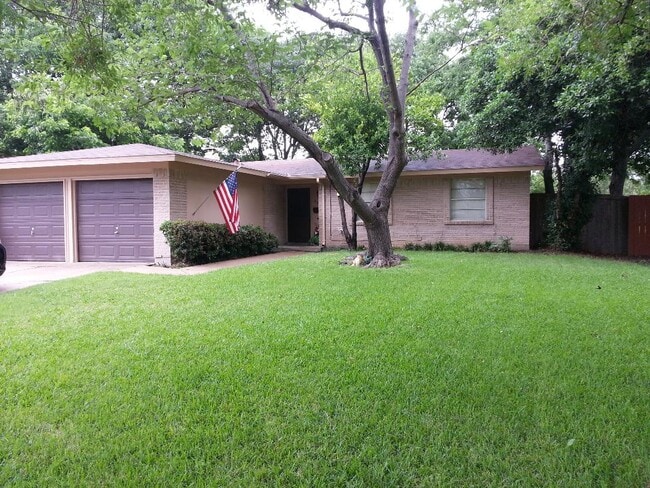 Building Photo - 822 Wateka Way