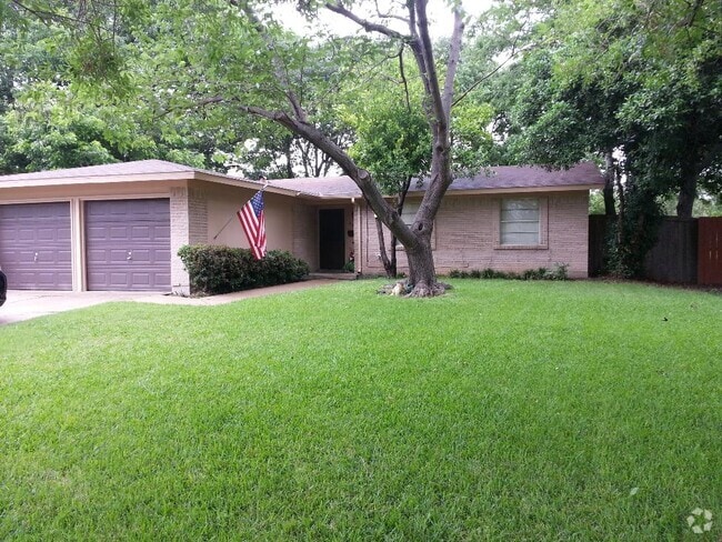 Building Photo - 822 Wateka Way