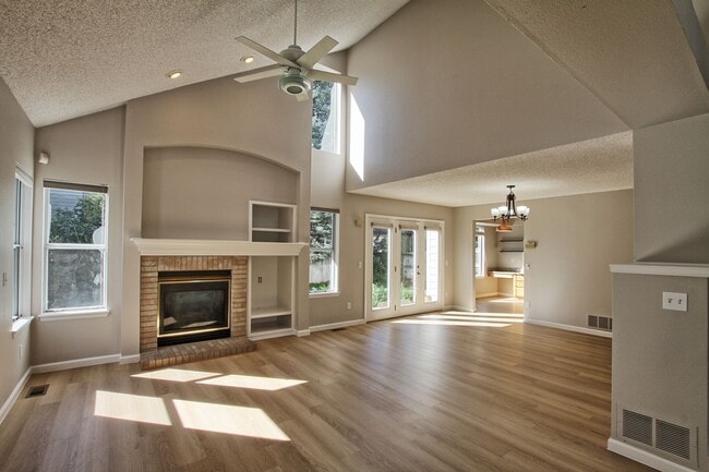 Building Photo - 17048 Campo Dr