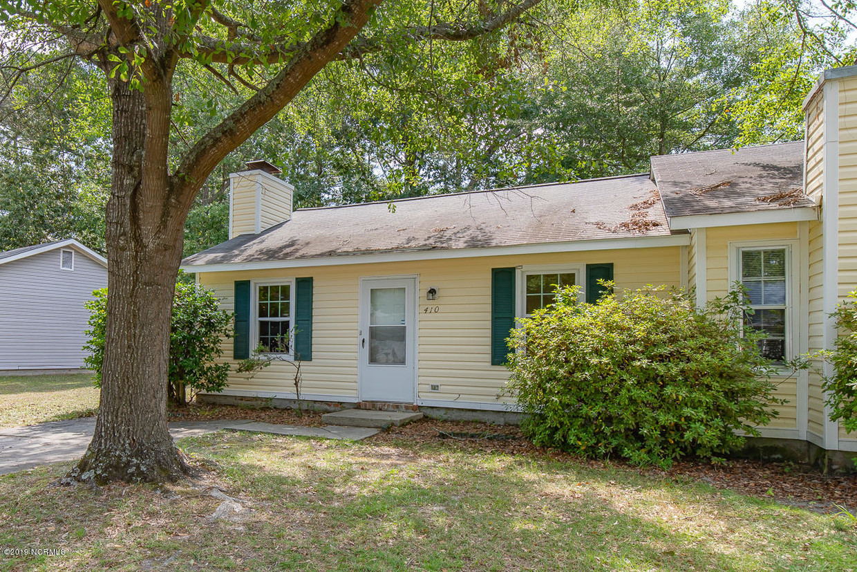 Primary Photo - 410 Cedar Creek Dr