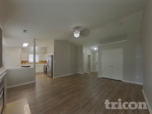 Foto del edificio - 6211 Whispering Brook Ct