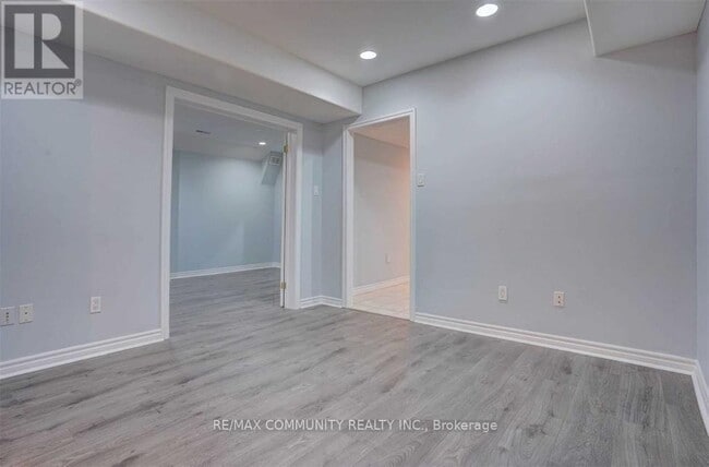 Building Photo - 208 Twyn Rivers Dr