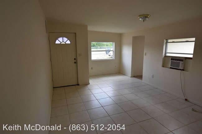 Foto del edificio - 2003 N Combee Rd