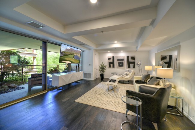 Building Photo - 7151 E Rancho Vista Dr
