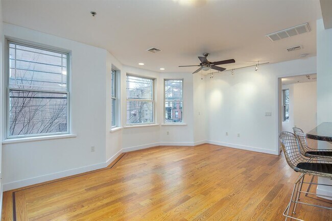 Building Photo - 207 2nd St