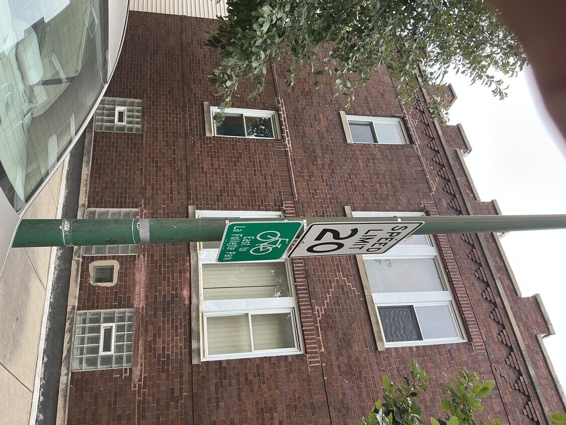 Foto principal - 1359 N Central Ave