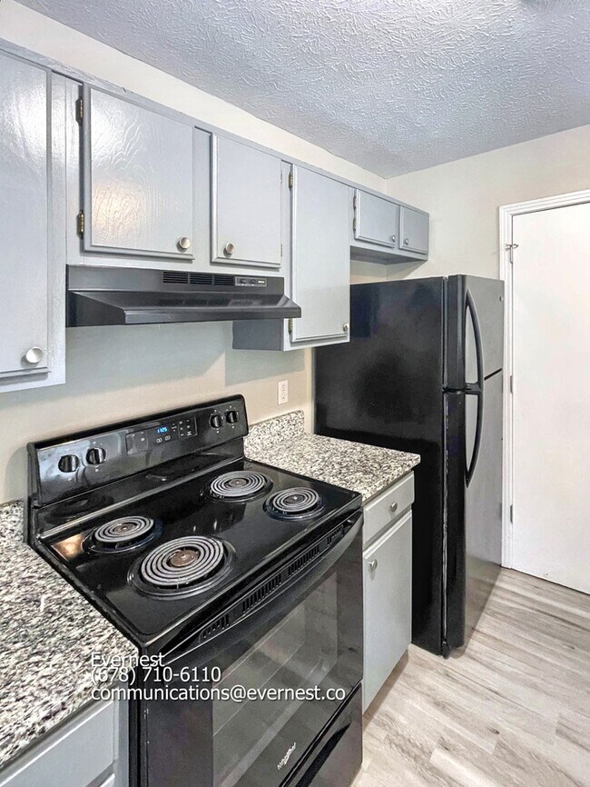 Foto del edificio - 483 Ellenwood Dr