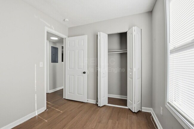 Foto del edificio - 419 Wood Creek Dr