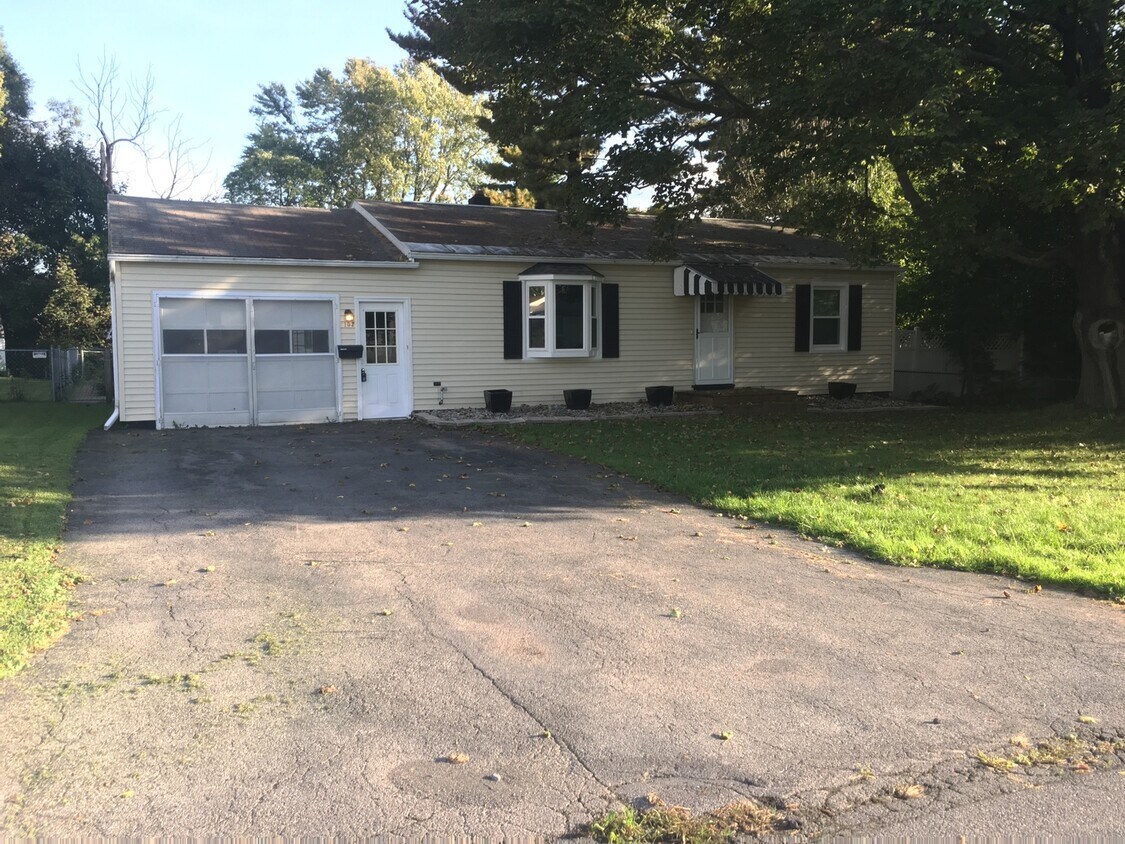Primary Photo - 3 Bed, 1 Bath- Ranch, Liverpool-Galeville