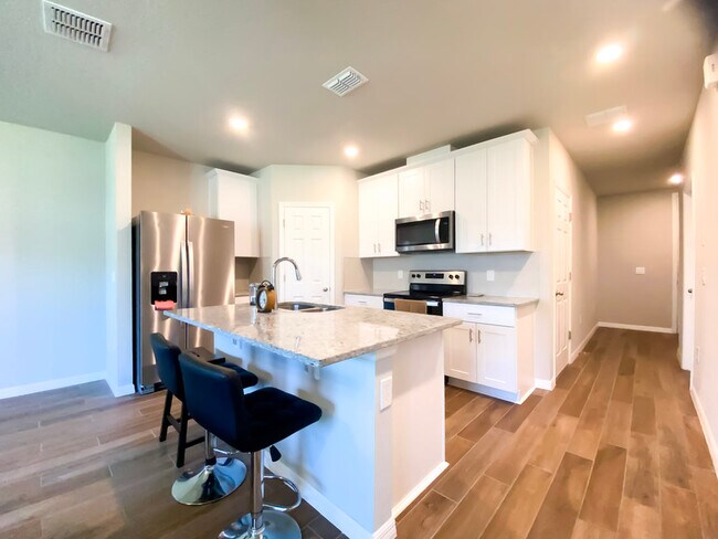 Foto del edificio - 561 Legacy Lp