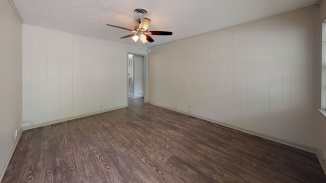 Building Photo - 3 Bedroom/1 Bath/2 Car Garage- Home