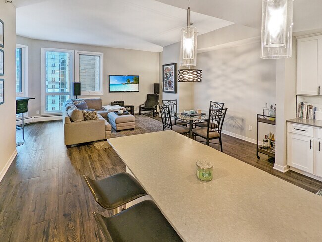 Large island, high ceilings - 433 S 7th St