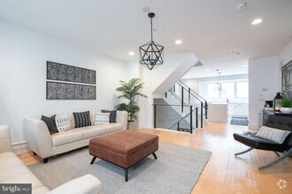 Building Photo - 623 N Bodine St
