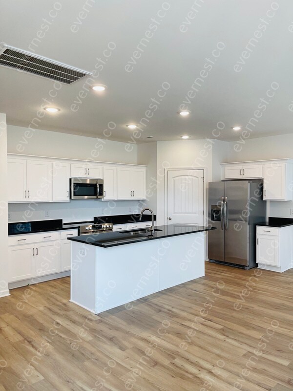 Foto del edificio - 2656 Lakevilla Dr