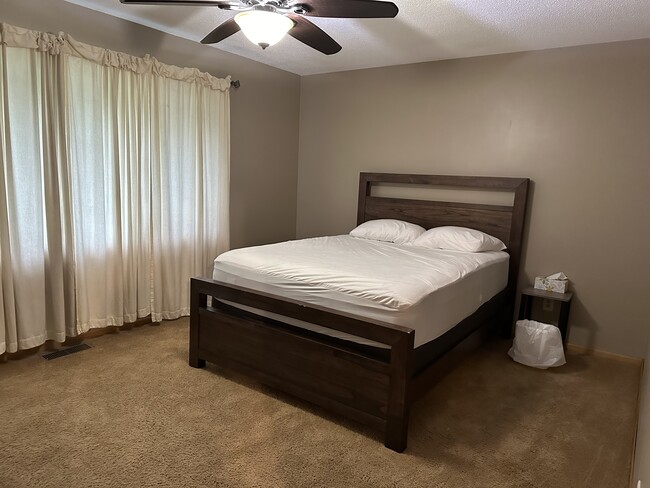 Building Photo - 1657 Helena Rd N