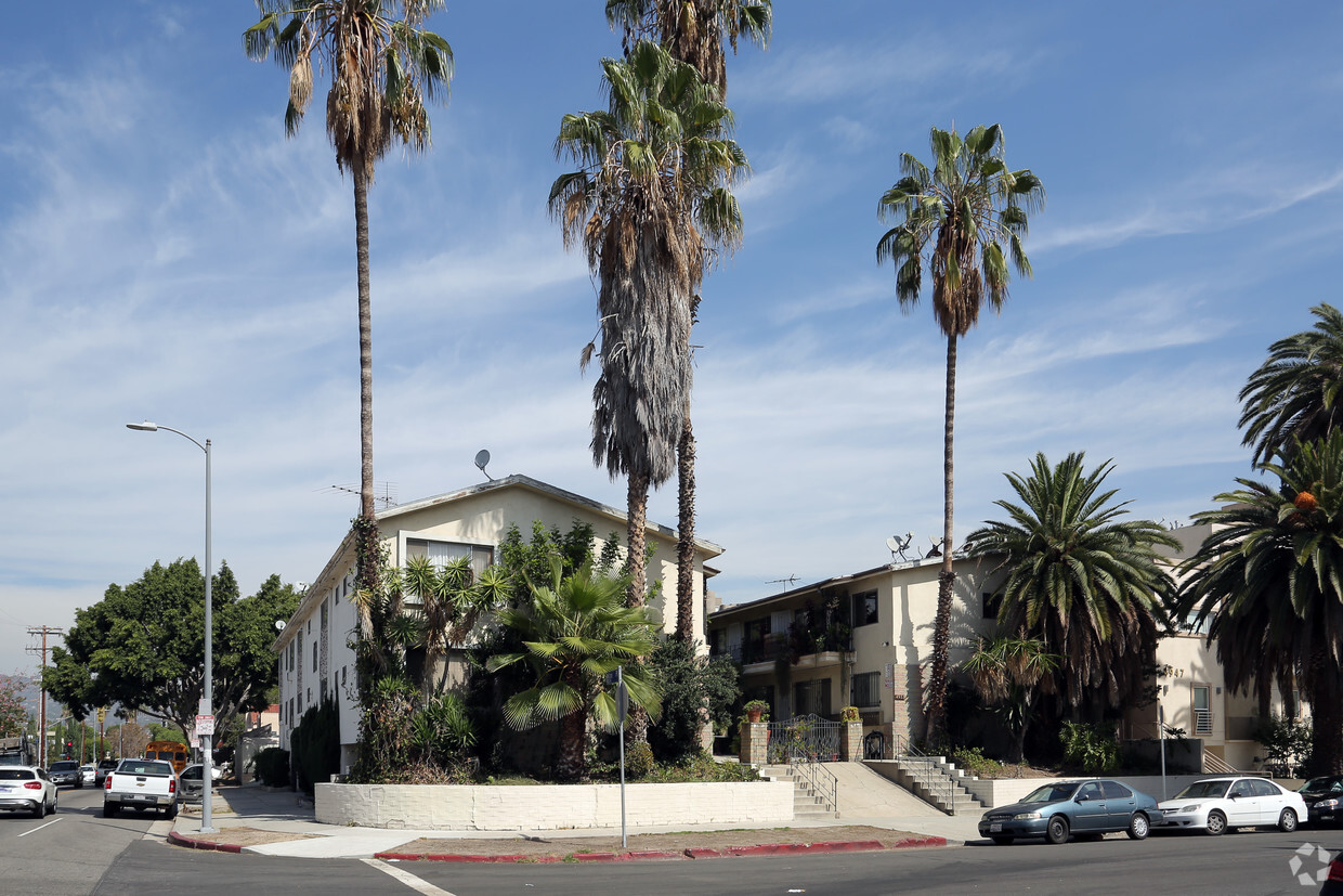 Primary Photo - 4955 Rosewood Ave