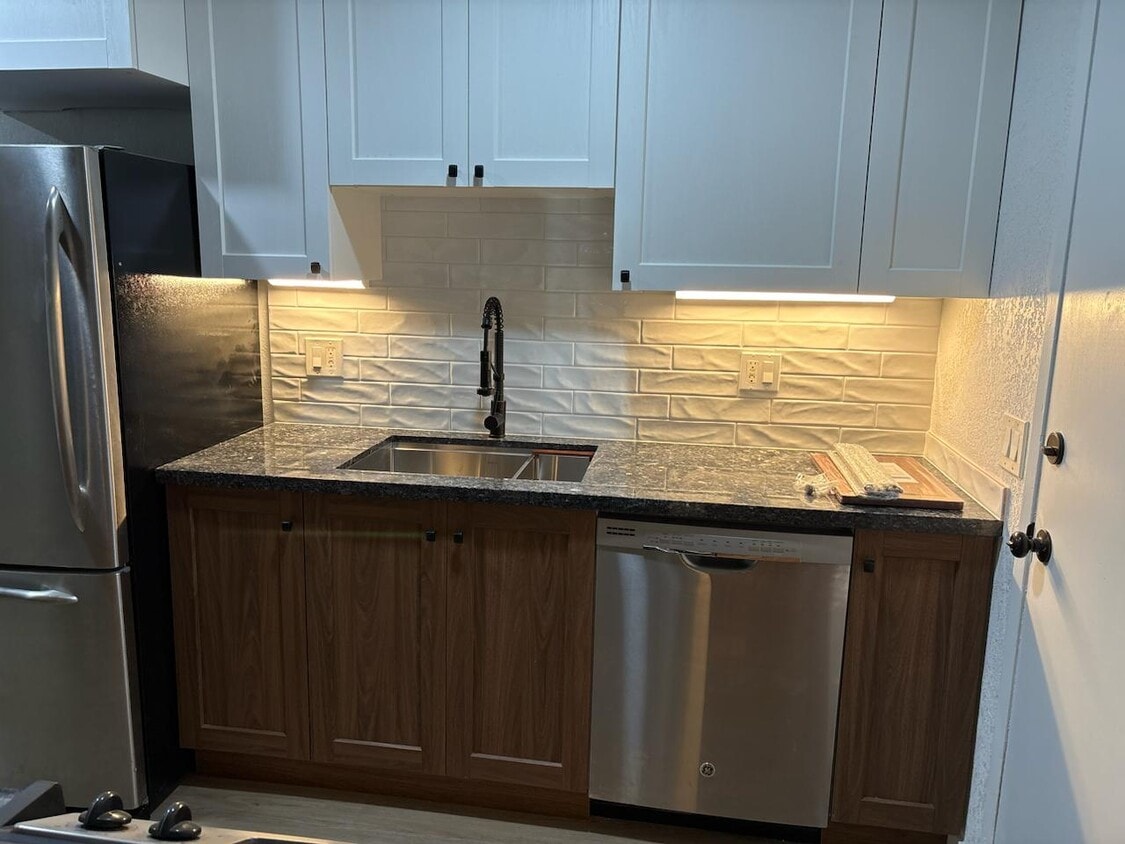 Kitchen - 3401 Egmont Way