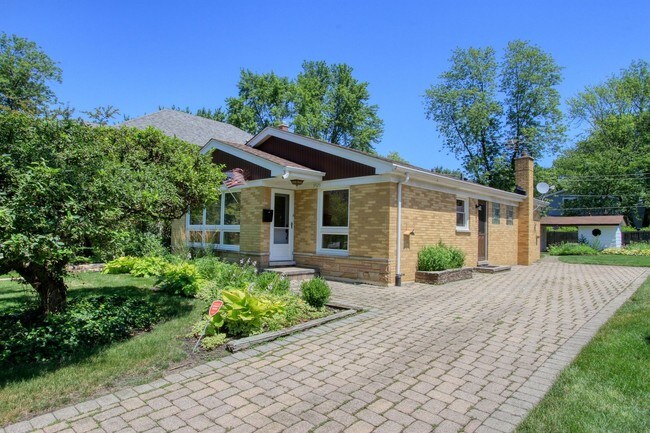 Building Photo - 3929 Hampton Ave