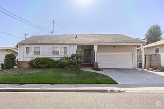 Building Photo - 953 Kempton Ave