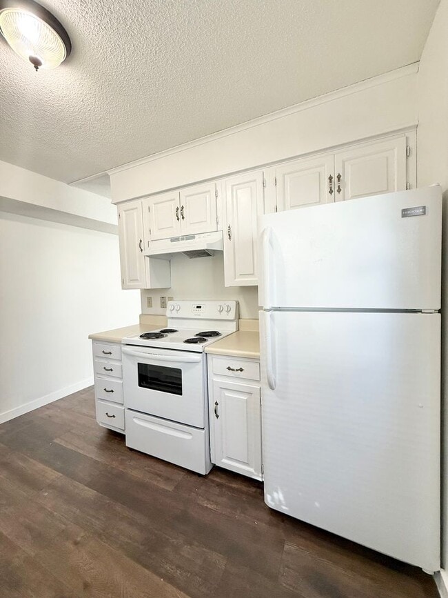 Building Photo - 1906 Brownwood Rd