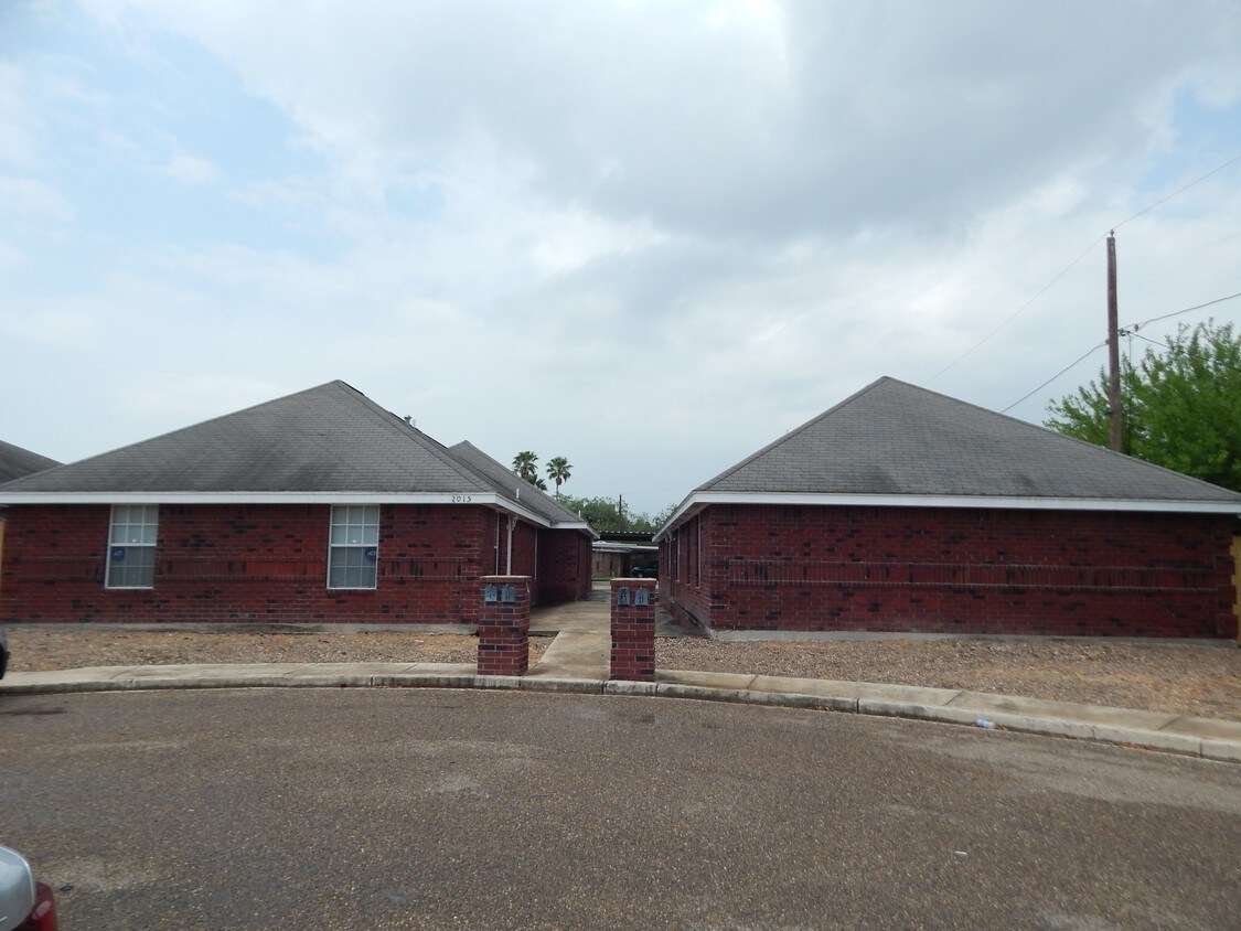 Building Photo - 2015 Bracey St