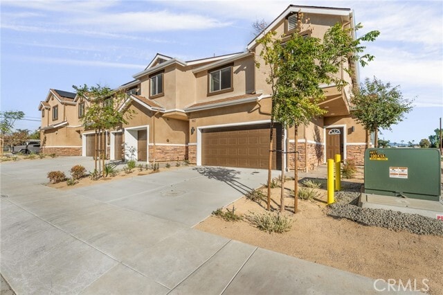 Building Photo - 904 S Hert St