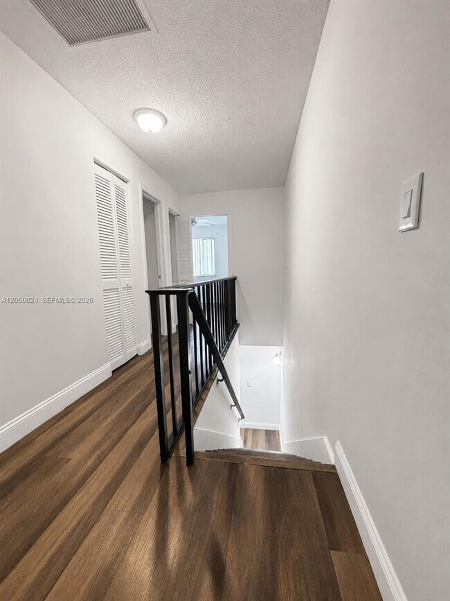 Building Photo - 139 Sparrow Dr
