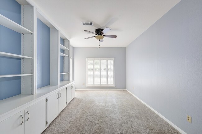 Building Photo - 2601 S Broadway St