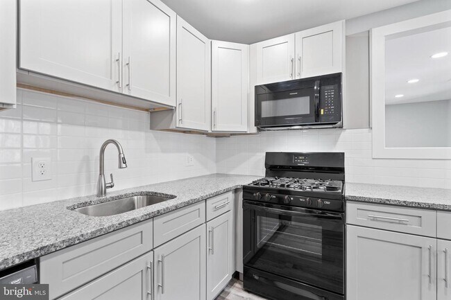 Building Photo - 908 Meadowview Ln