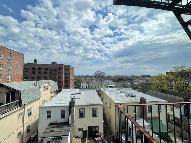 Foto del edificio - 1075 Sheepshead Bay Rd