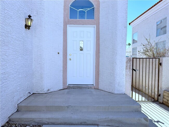 Building Photo - 9821 Cactus View Ave