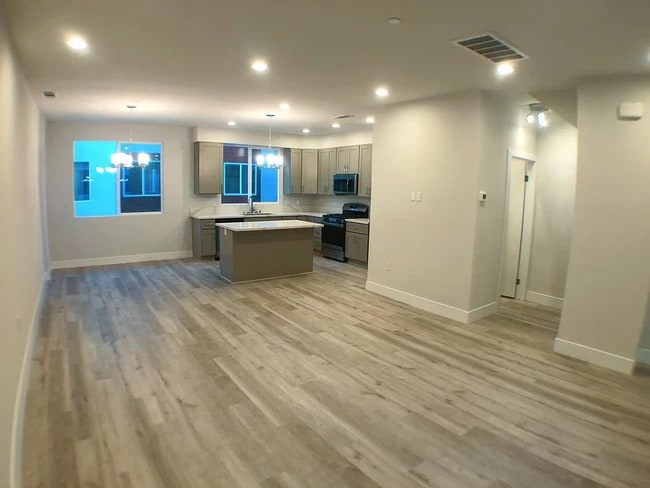 Building Photo - 8435 Tweedy Ln