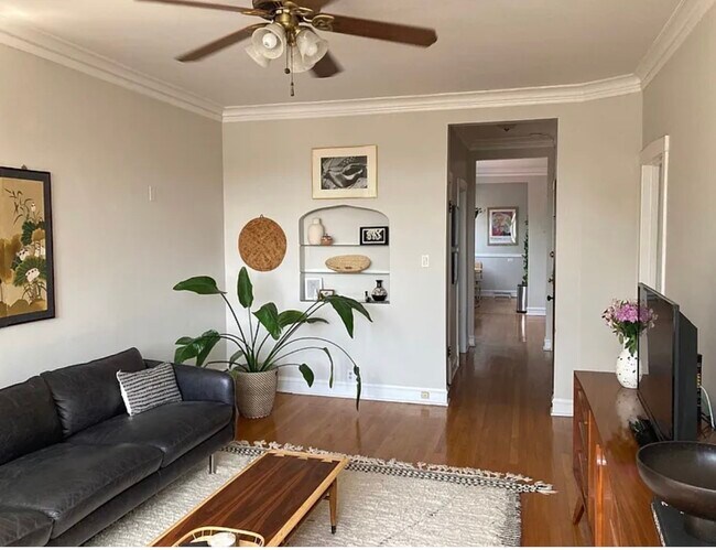 Foto del edificio - 947 N Leavitt St