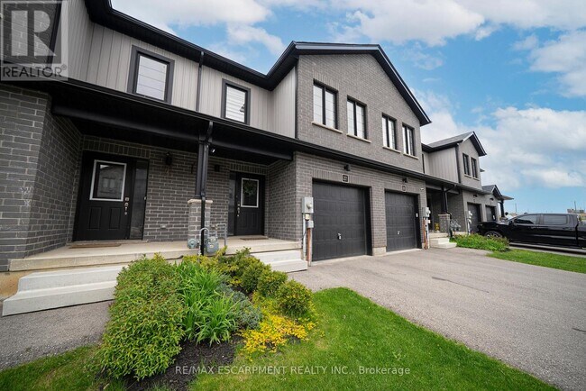 Building Photo - 160 Stanley St