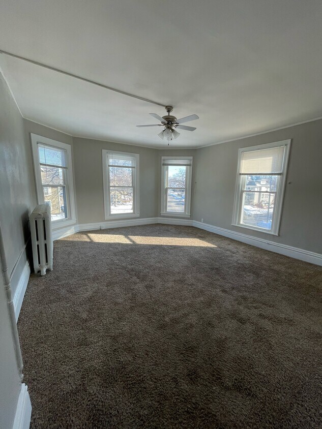 2801 Cottage Grove Ave, Des Moines, IA 50311 Apartments in Des Moines