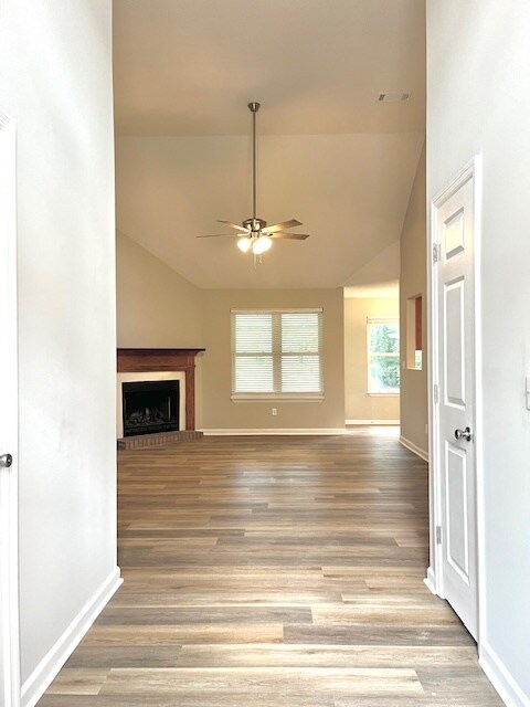 Foto del edificio - 705 Shannon Ridge Dr