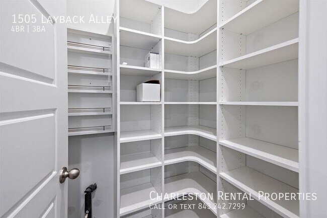Building Photo - 1505 Layback Aly