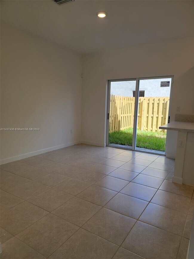 Foto del edificio - 2637 SE 12th St