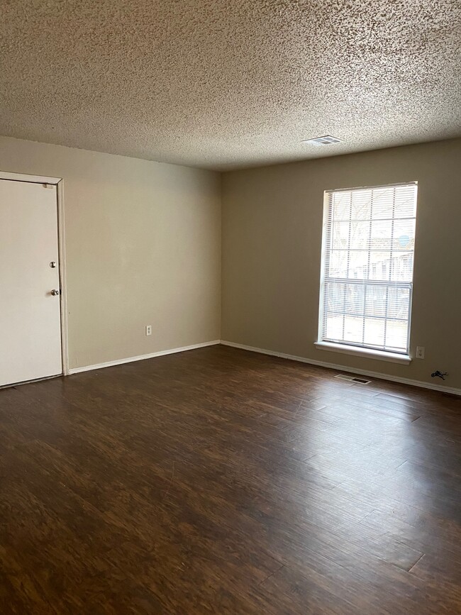 Building Photo - 12602 Abbotts Way