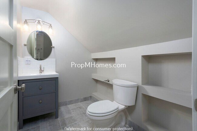 Building Photo - Charming Four Bedroom Craftsman In SE Port...