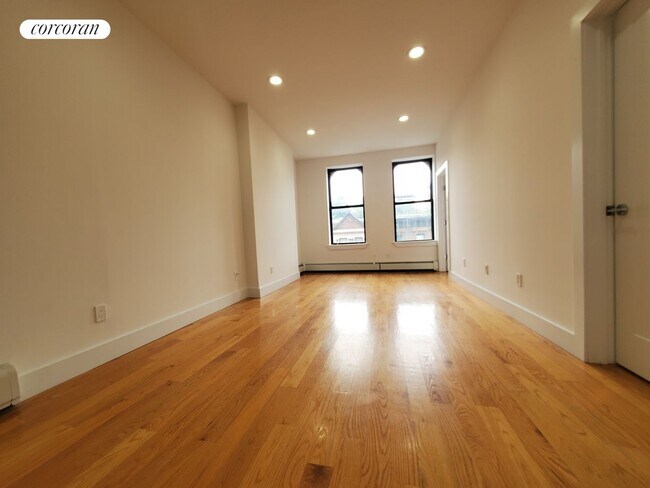 Building Photo - 496 Manhattan Ave