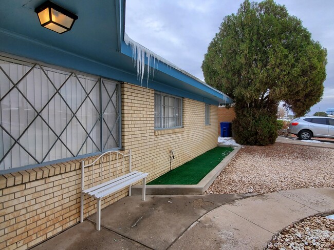 Building Photo - 2724 Dunoon Dr