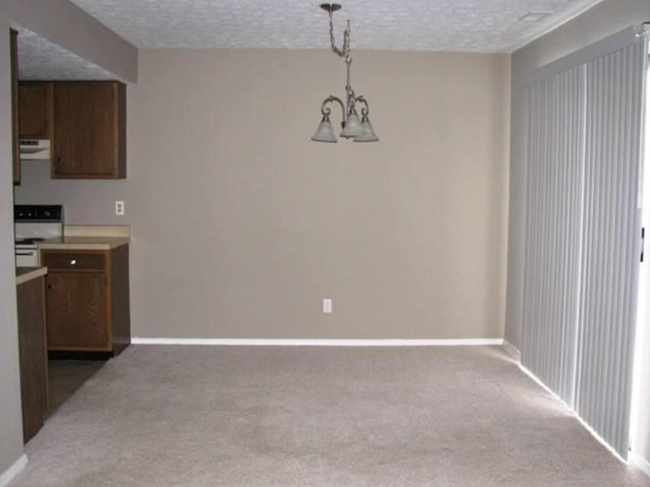Foto del edificio - 7549 Castleton Farms West Dr