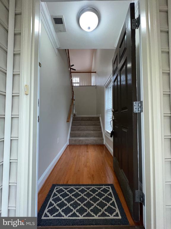 Building Photo - 5989 Meadow Brook Dr