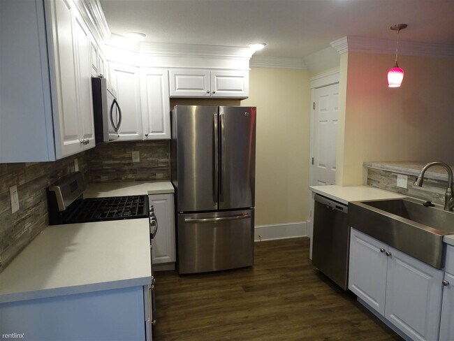Building Photo - 2 br, 1.5 bath Townhome - 1112 W Maumee St