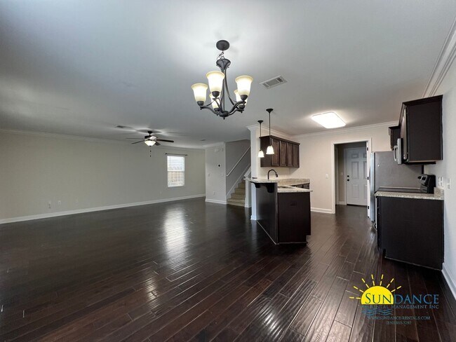 Building Photo - Stunning 3 Bedroom Home in Shalimar!