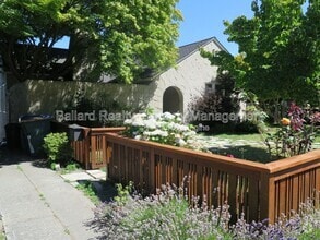 Building Photo - 3246 Conkling Pl W