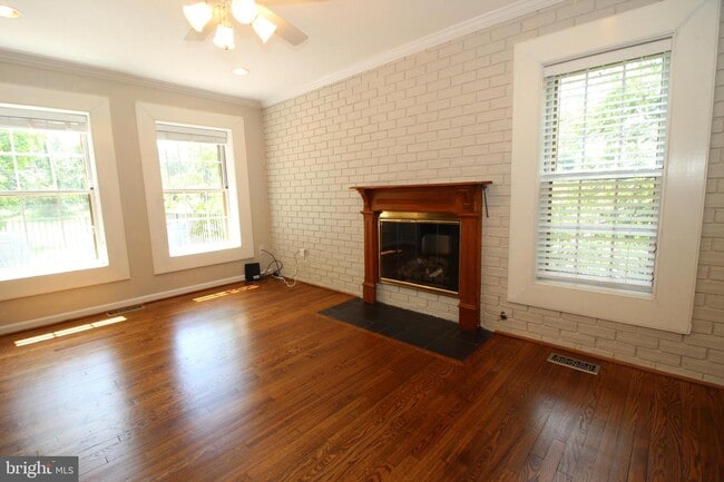 Building Photo - 2160 Golf Course Dr